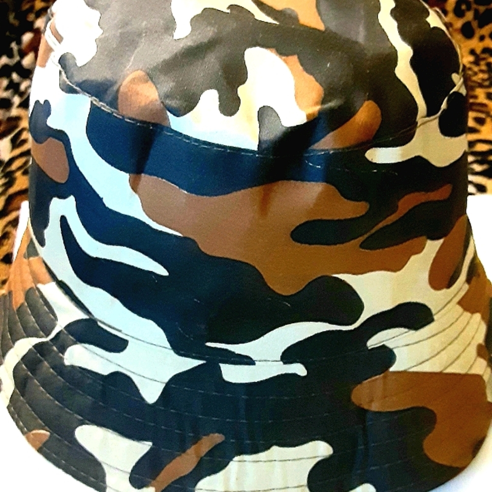 Reversable Camo Bucket Hat  - M/F  - OS - Picture 2 of 4